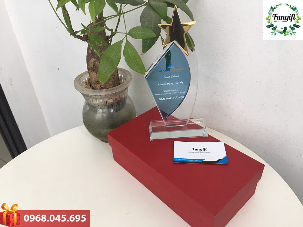 Biểu trưng pha lê quà tặng in logo