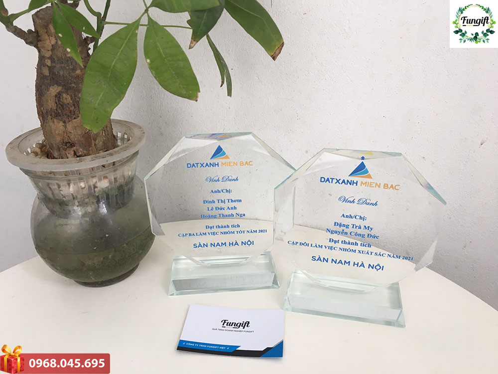 Biểu trưng pha lê quà tặng