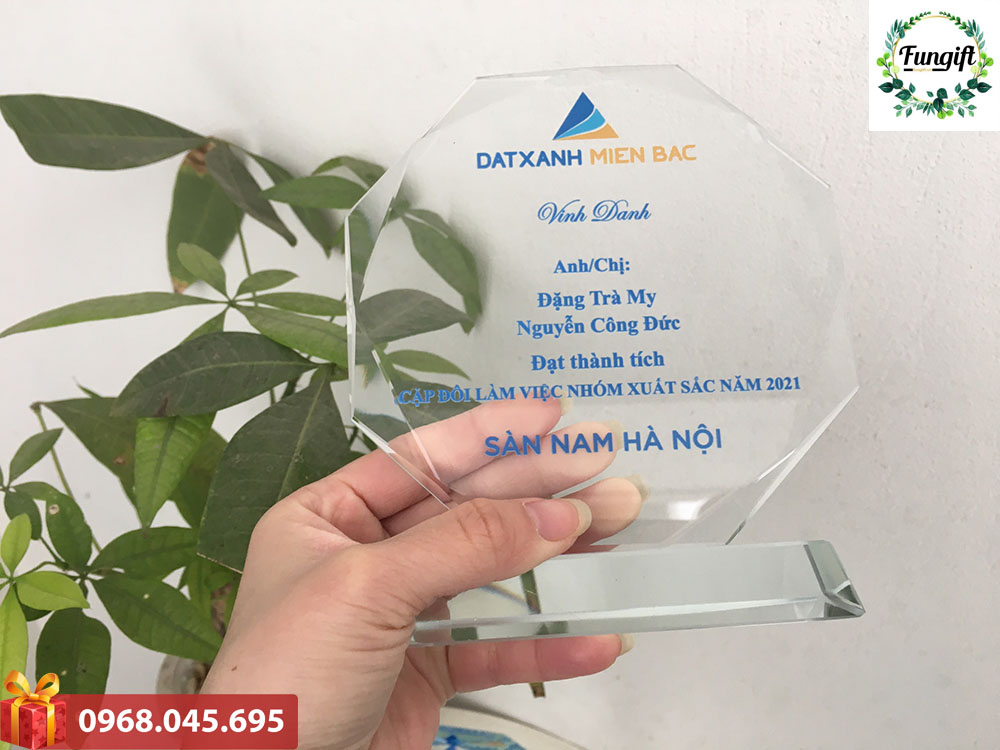 Biểu trưng pha lê tổng kết cuối năm