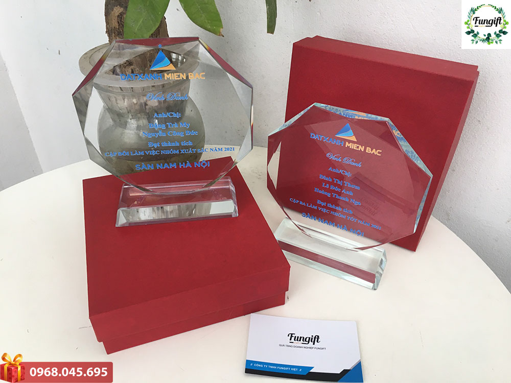 Biểu trưng quà tặng pha lê