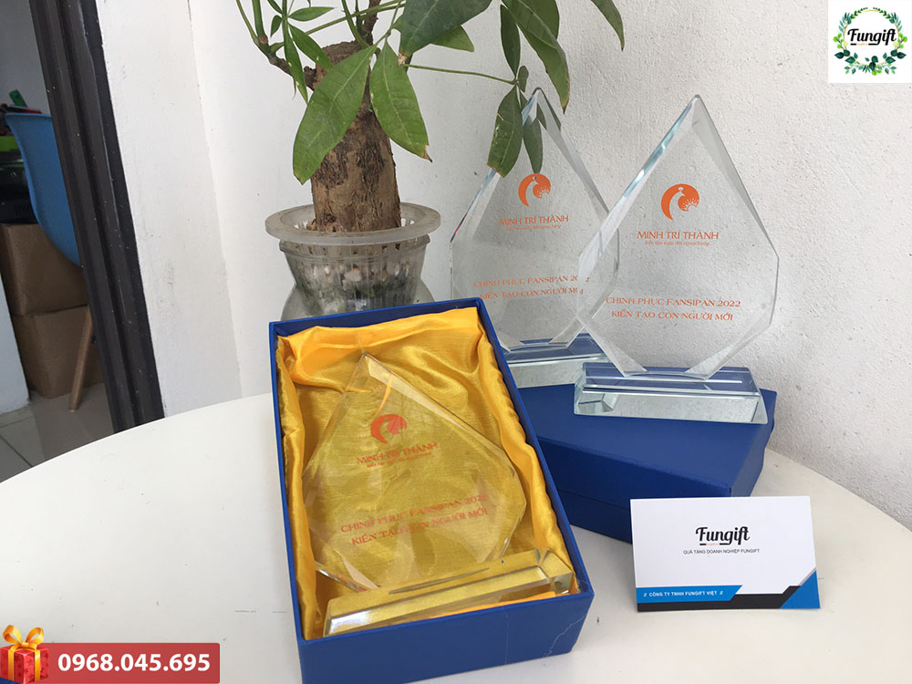 Biểu trưng tôn vinh pha lê