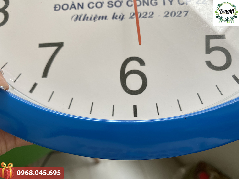 Đồng hồ in logo làm quà tặng