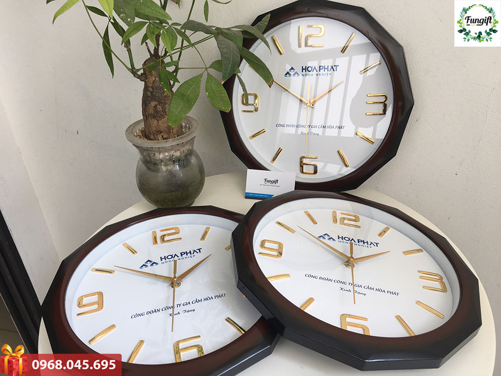 Đồng hồ treo tường làm quà tặng