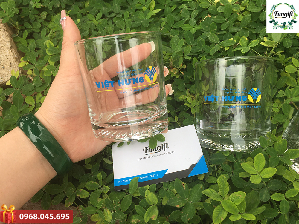 In chữ lên ly thủy tinh