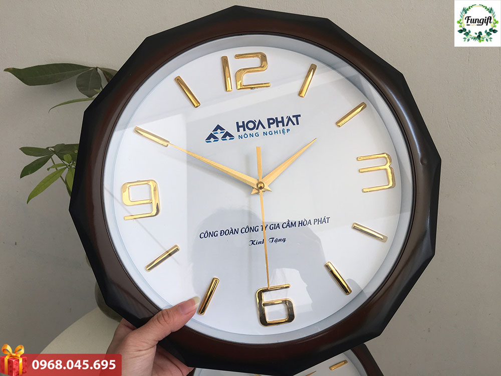 In logo lên đồng hồ quà tặng