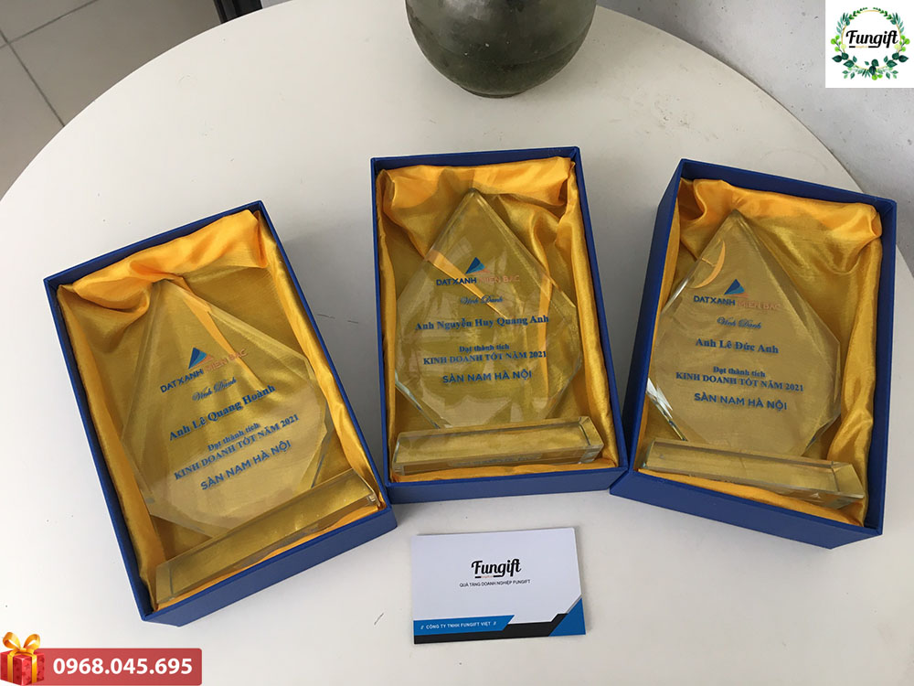 Làm biểu trưng pha lê