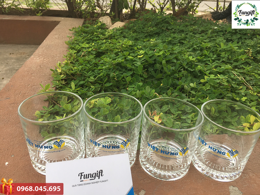 Ly thủy tinh quà tặng in chữ