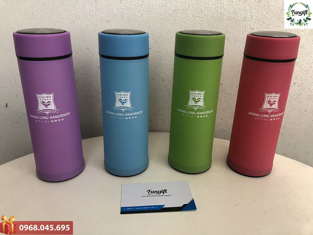 Bình nước thủy tinh bọc nhựa in logo