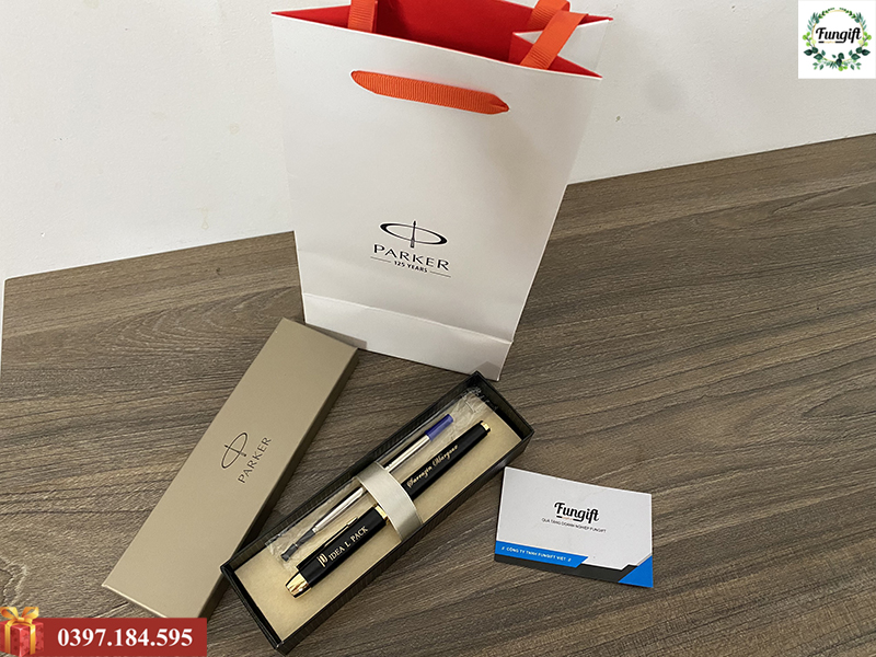 Bút khắc chữ làm quà tặng