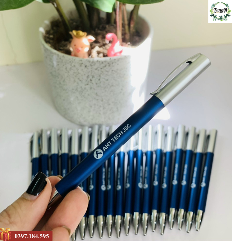 Bút kim loại khắc theo yêu cầu