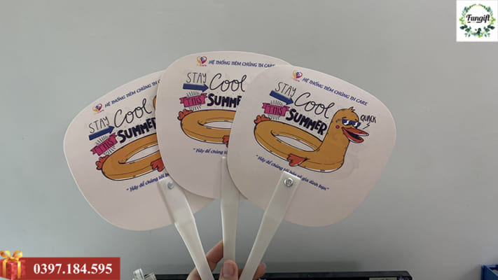 Quạt nhựa cầm tay quảng cáo