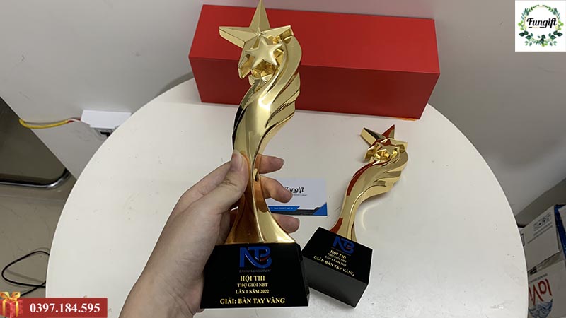 In cúp lưu niệm