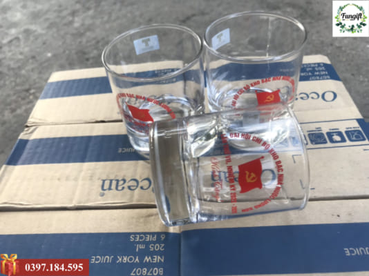 Ly thủy tinh làm quà tặng đại hội