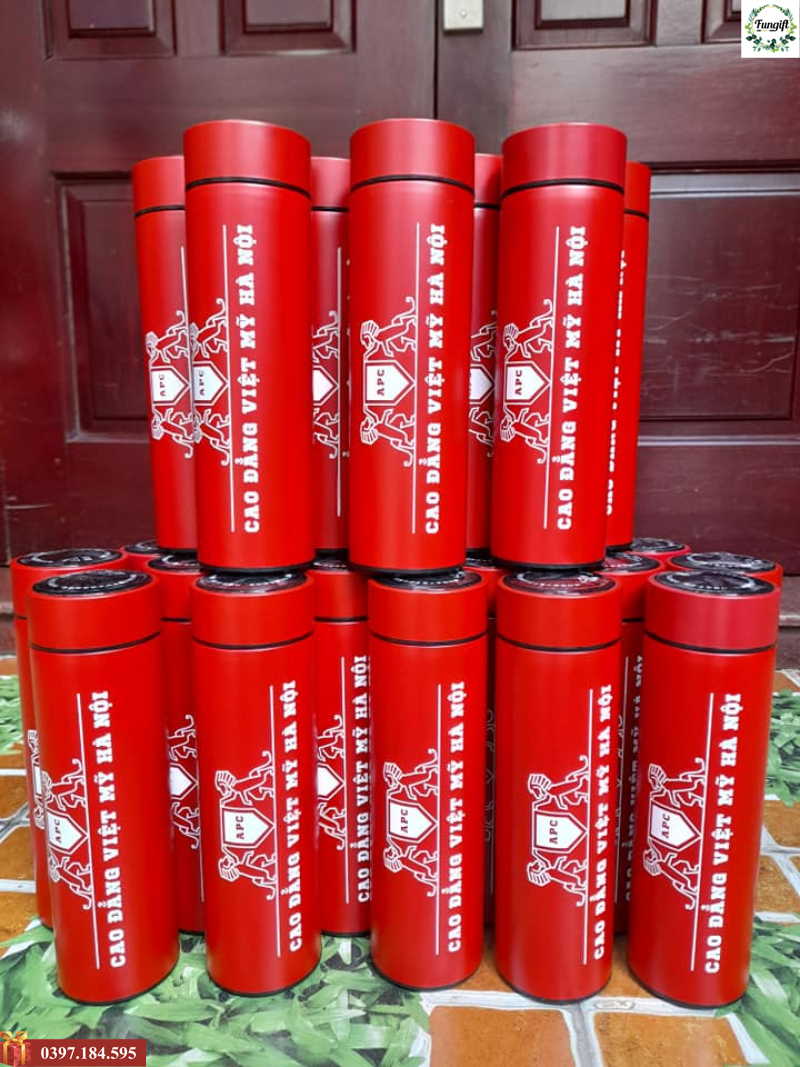 Bình nước in tên theo yêu cầu
