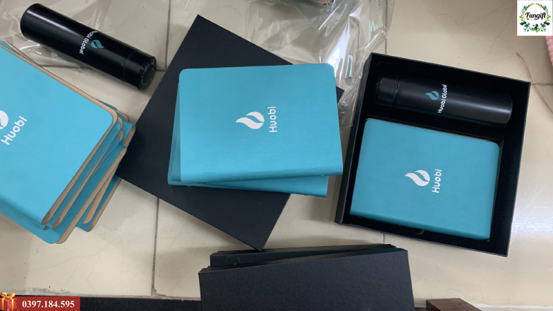 Bộ giftset 2 sản phẩm sổ da bình nước in logo