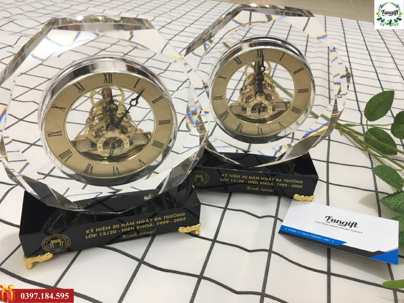 Đồng hồ pha lê để bàn cao cấp