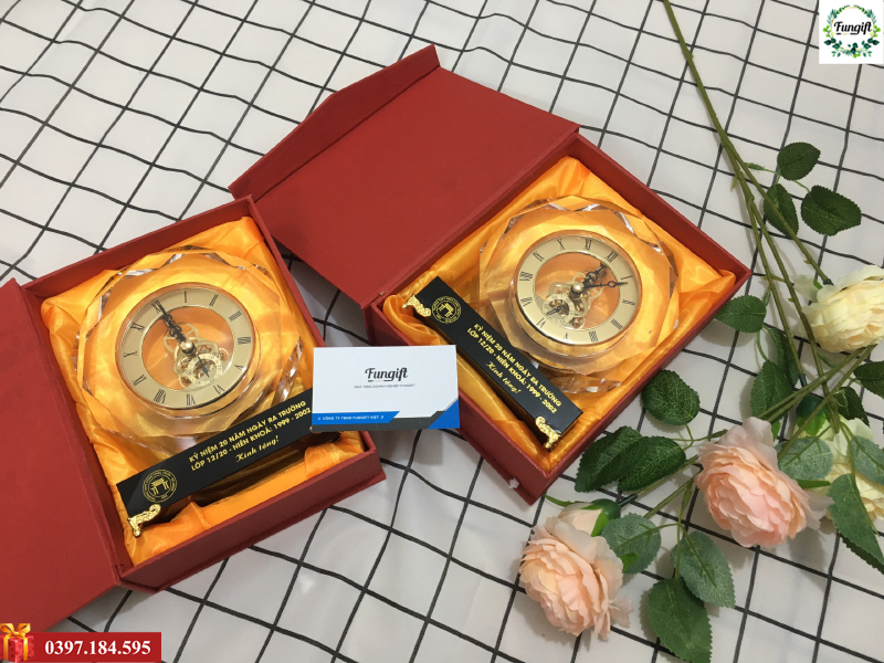 Đồng hồ pha lê đẹp tại Hà Nội