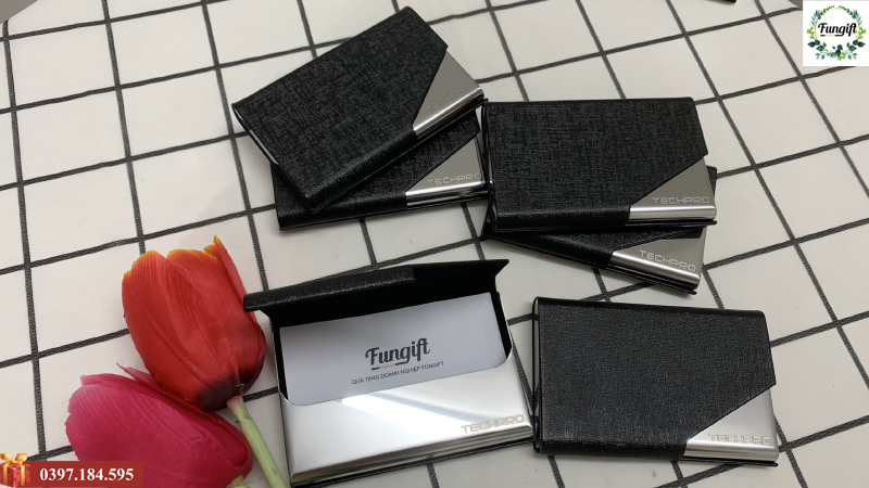 Hộp đựng danh thiếp khắc logo