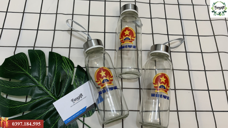 In hình lên bình nước