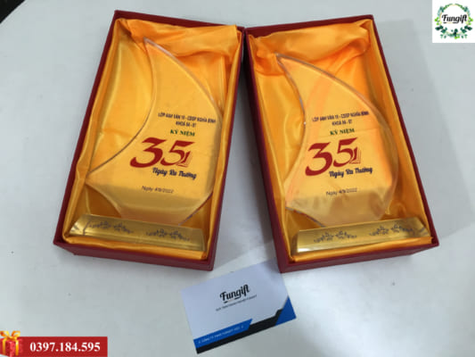 Kỷ niệm chương giá rẻ