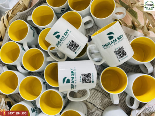 Ly sứ trụ quai C in logo