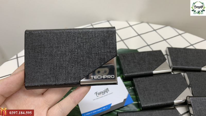 Ví đựng danh thiếp khắc tên theo yêu cầu