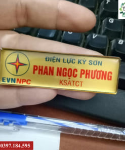 Bảng tên nhân viên cài áo