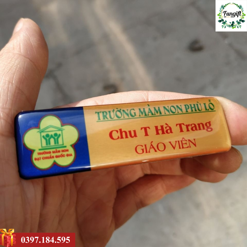 Biển tên nhân viên công ty
