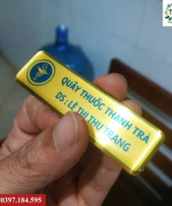 Địa chỉ làm bảng tên nhân viên