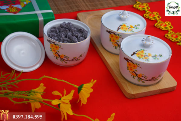 In logo lên khay mứt làm quà tặng quảng bá thương hiệu