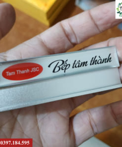 Làm bảng tên nhân viên