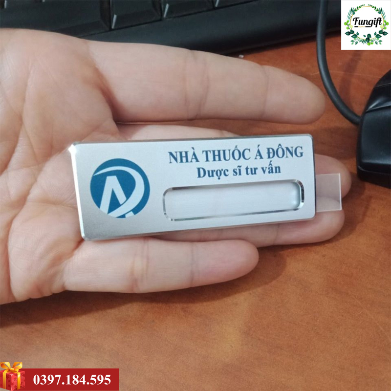 Làm thẻ tên nhân viên tại Hà Nội