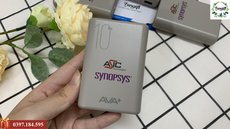 Pin sạc dự phòng in khắc logo giá rẻ