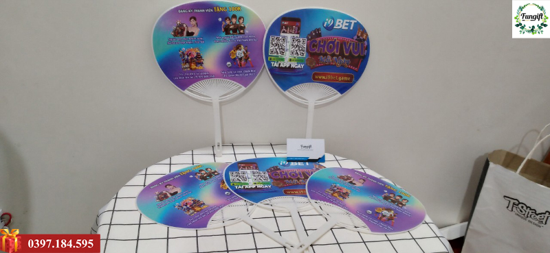 Quạt nhựa cầm tay in logo