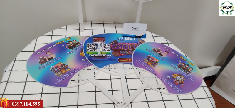 Quạt nhựa cầm tay quảng cáo