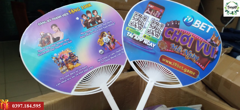 Quạt nhựa nan hoa