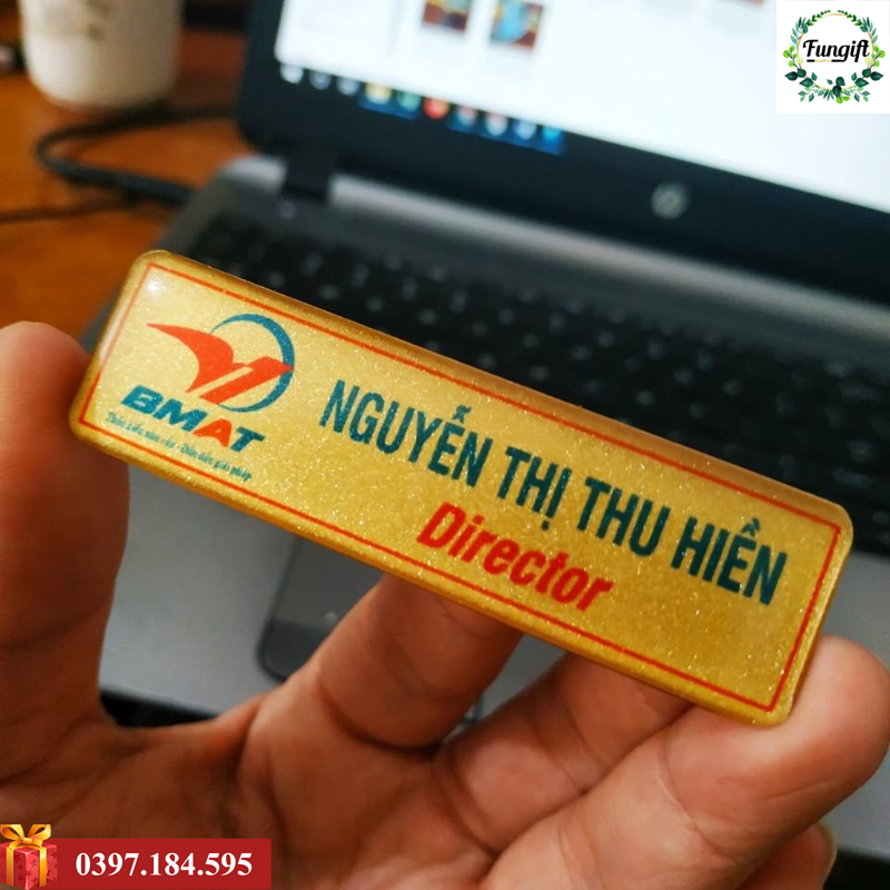 Thẻ tên nhân viên cài áo