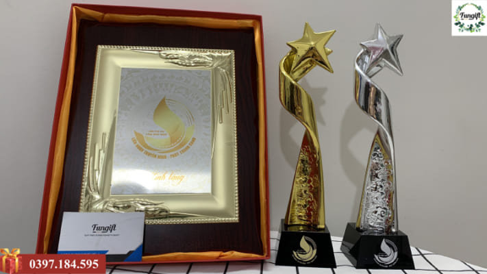 Bảng vinh danh gỗ đồng in theo yêu cầu