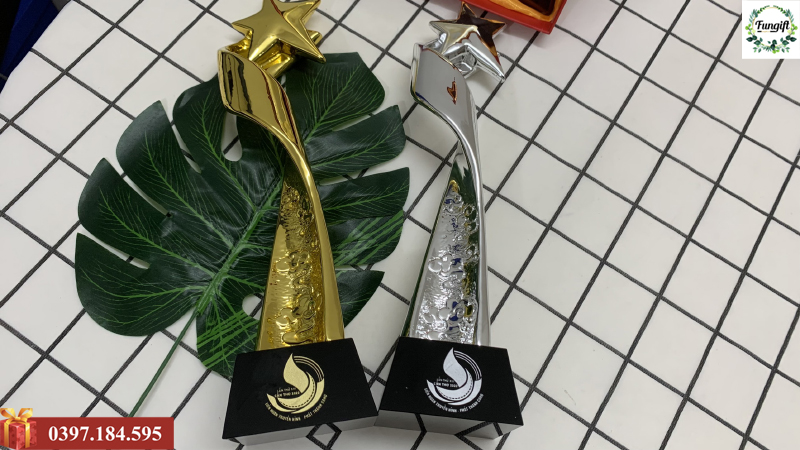Cúp lưu niệm giá rẻ