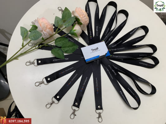 Dây đeo thẻ nhân viên in logo