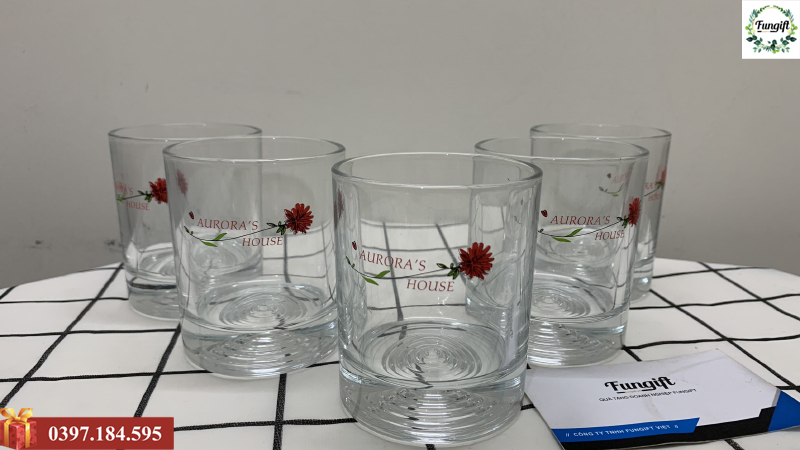 In logo lên ly thủy tinh