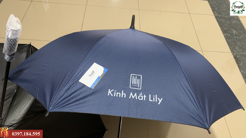 In logo lên ô dù làm quà tặng