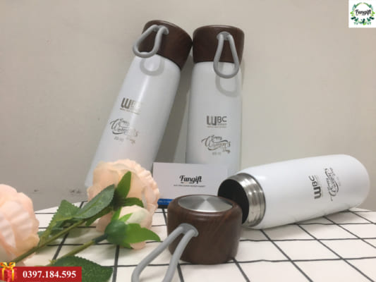 Khắc hình lên bình giữ nhiệt
