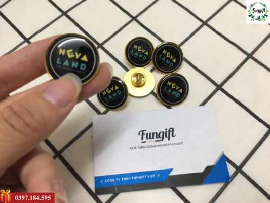 Làm huy hiệu theo yêu cầu