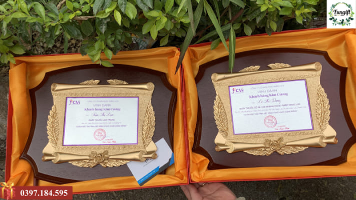 Bảng vinh danh gỗ đồng Hà Nội