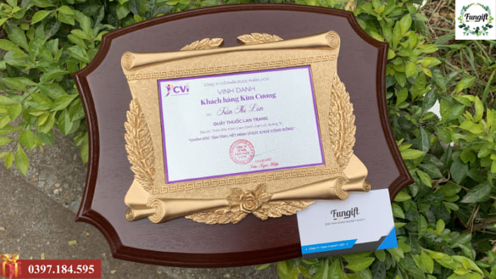 Bảng vinh danh nhân viên
