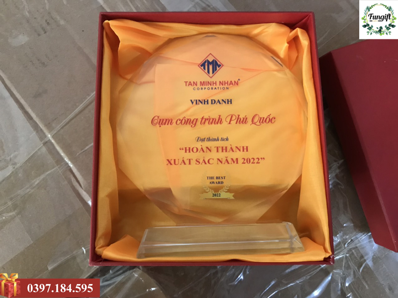Biểu trưng pha lê in theo yêu cầu