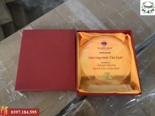 Biểu trưng quà tặng pha lê