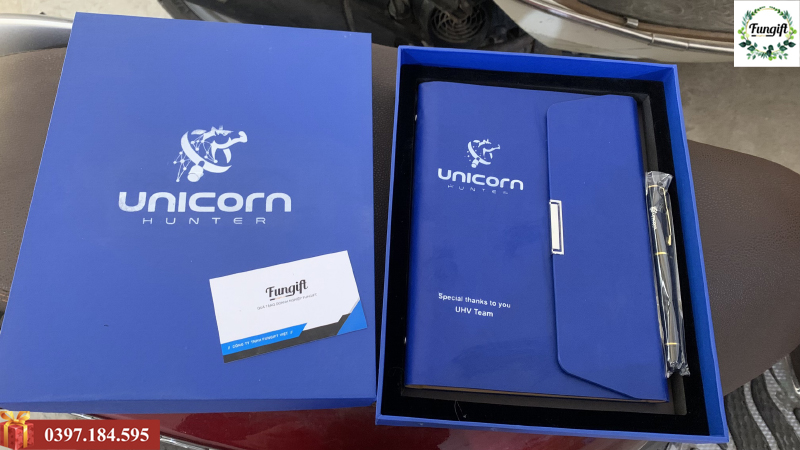 Bộ quà tặng sổ da và bút ký in khắc logo theo yêu cầu