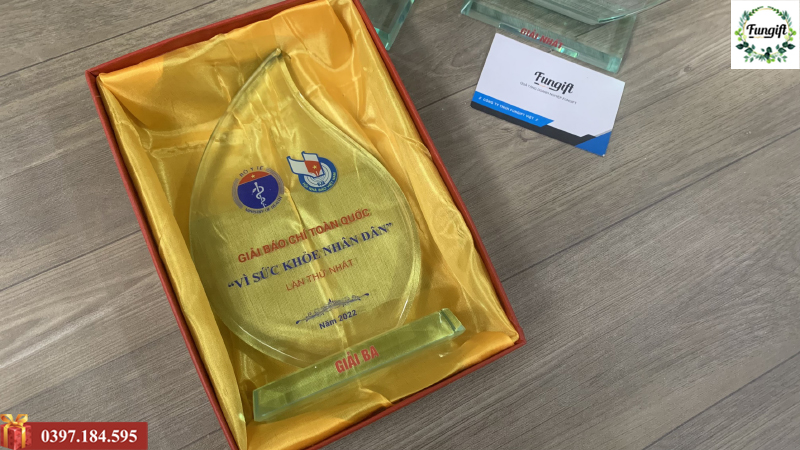 Cúp pha lê giá rẻ